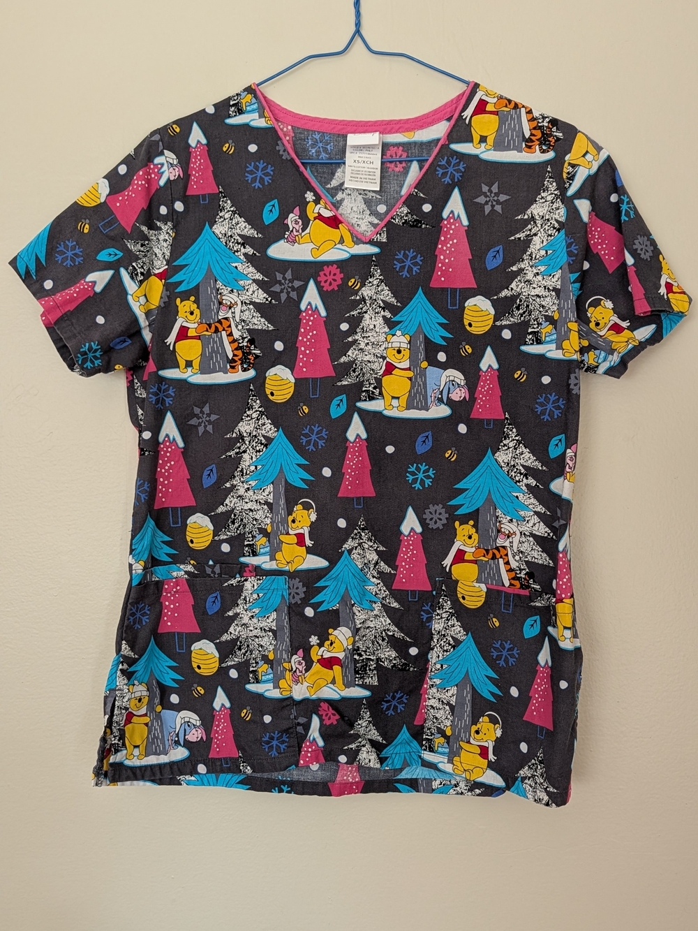 Disney Winnie-the-Pooh Tigger Eeyore Scrubs Top XS